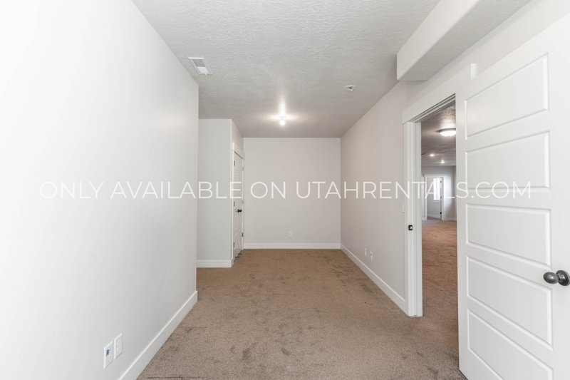 Large Mapleton Home, Negotiable rent, Short-term lease options available property image