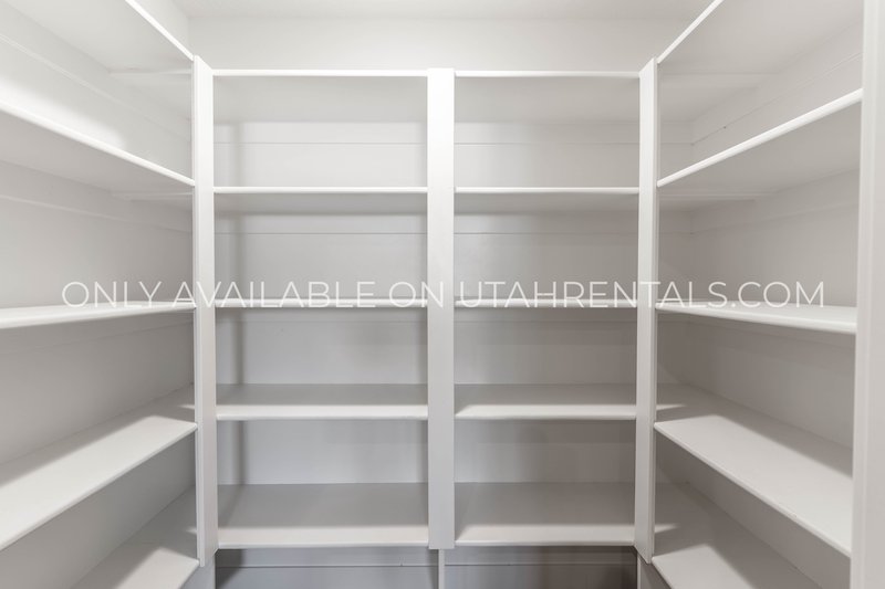 Large Mapleton Home, Negotiable rent, Short-term lease options available property image