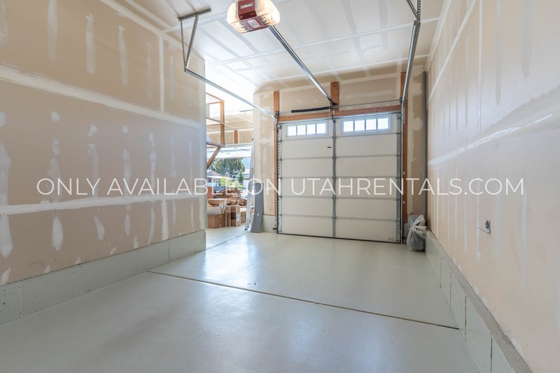 Large Mapleton Home, Negotiable rent, Short-term lease options available property image