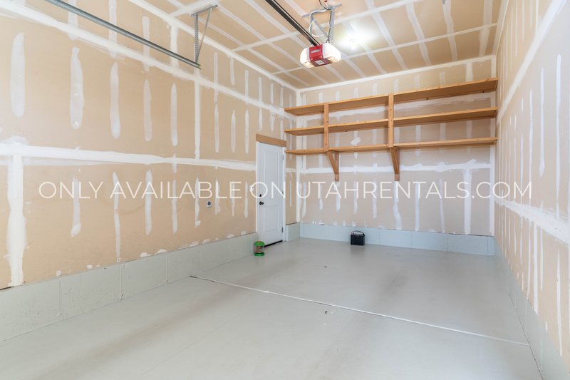 Large Mapleton Home, Negotiable rent, Short-term lease options available property image