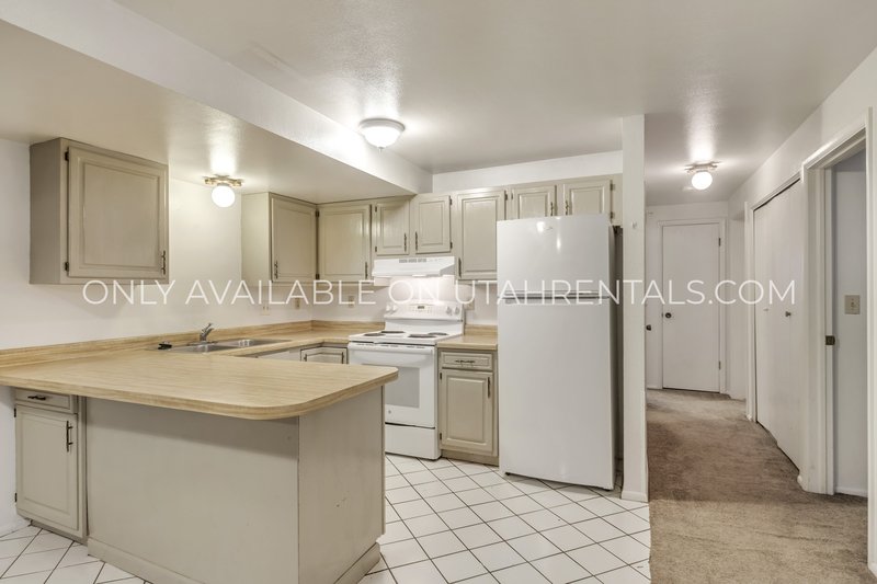 Private Rooms Available in Shared Willowbrook Condo property image