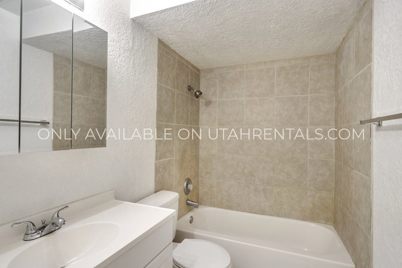 Private Rooms Available in Shared Willowbrook Condo property image