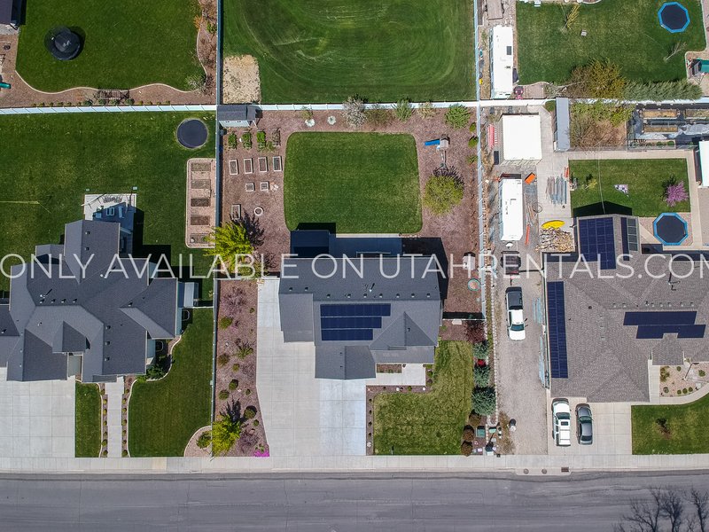 Large Mapleton Home, Negotiable rent, Short-term lease options available property image