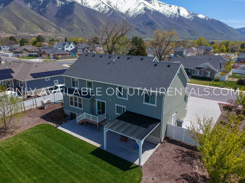 Large Mapleton Home, Negotiable rent, Short-term lease options available property image