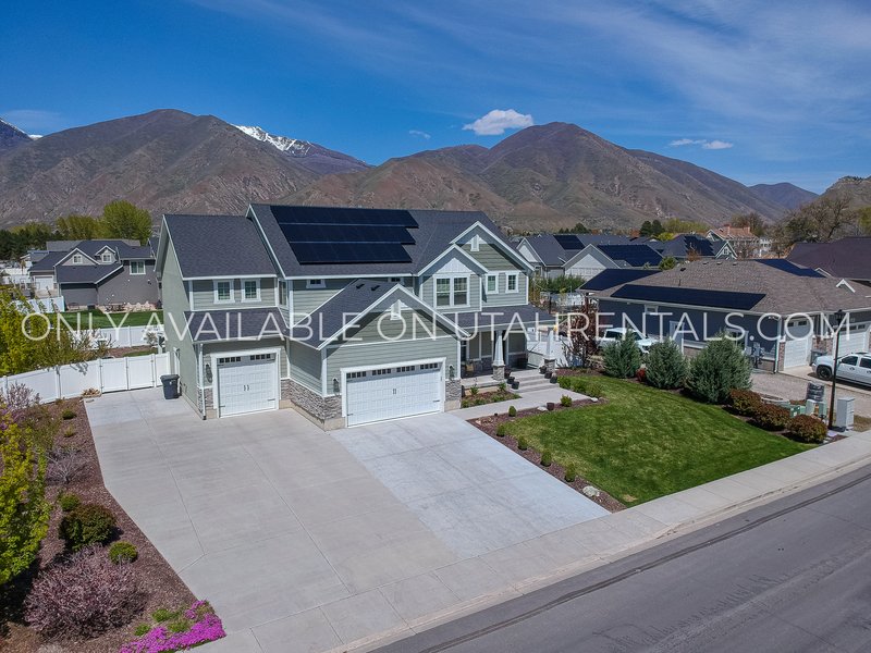 Large Mapleton Home, Negotiable rent, Short-term lease options available property image