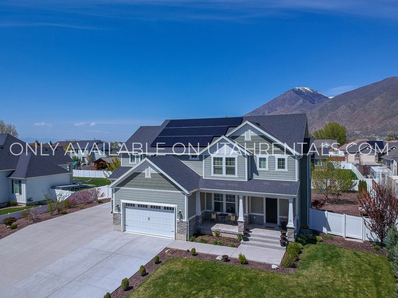 Large Mapleton Home, Negotiable rent, Short-term lease options available property image