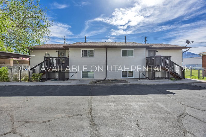 Cute 3/1 Duplex available now! property image