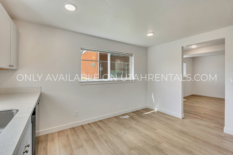 Cute 3/1 Duplex available now! property image