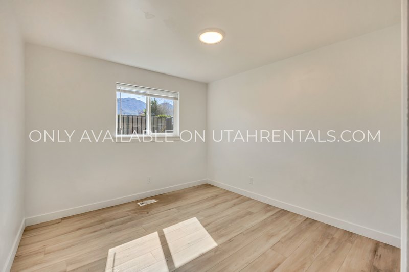 Cute 3/1 Duplex available now! property image