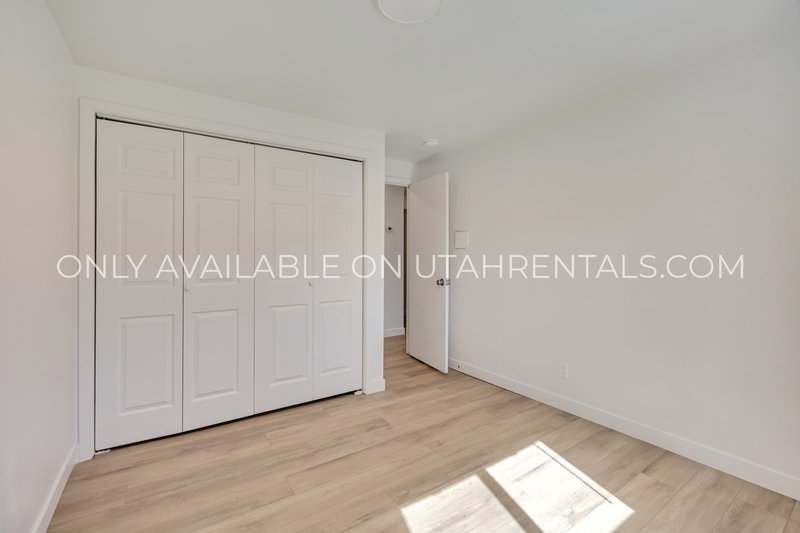 Cute 3/1 Duplex available now! property image