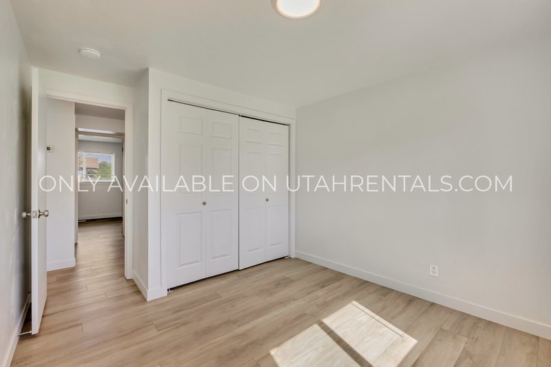 Cute 3/1 Duplex available now! property image