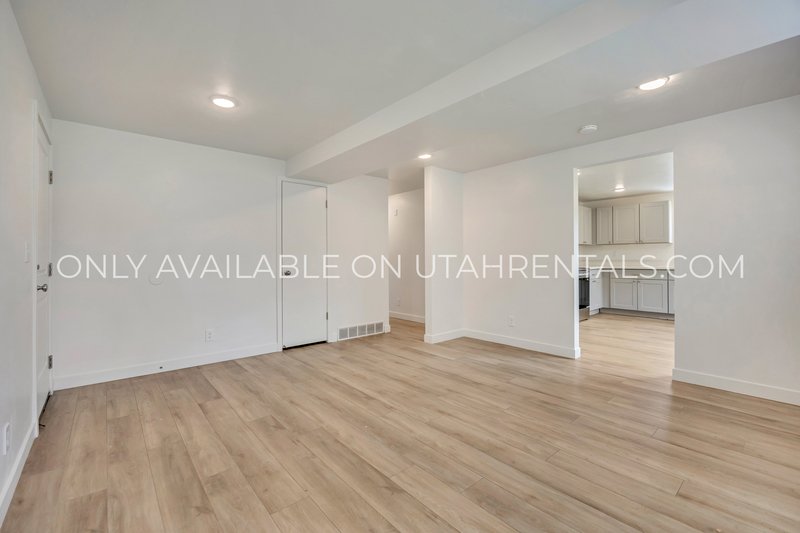 Cute 3/1 Duplex available now! property image