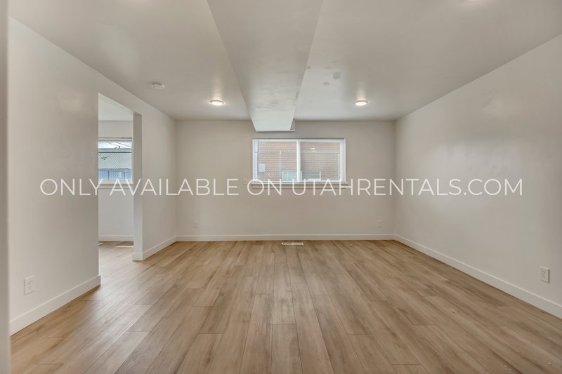 Cute 3/1 Duplex available now! property image