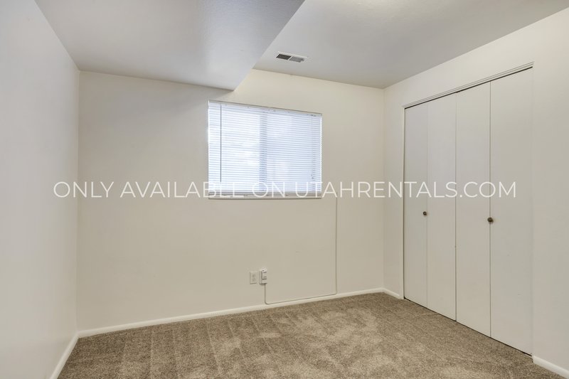 Willowbrook Condo for Rent - By the Bed property image