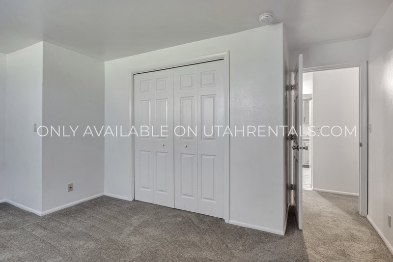 Willowbrook Condo for Rent - By the Bed property image
