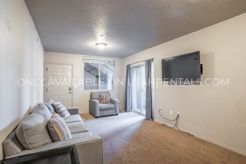 Private Room Available at Lanai property image