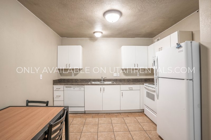 Private Room Available at Lanai property image