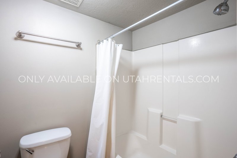 Private Room Available at Lanai property image