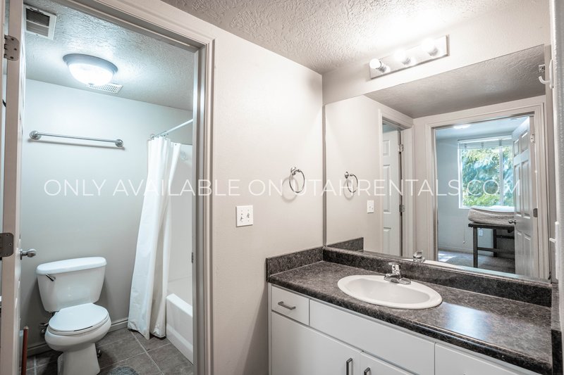 Private Room Available at Lanai property image