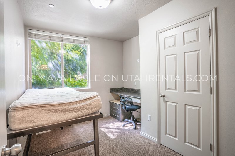 Private Room Available at Lanai property image