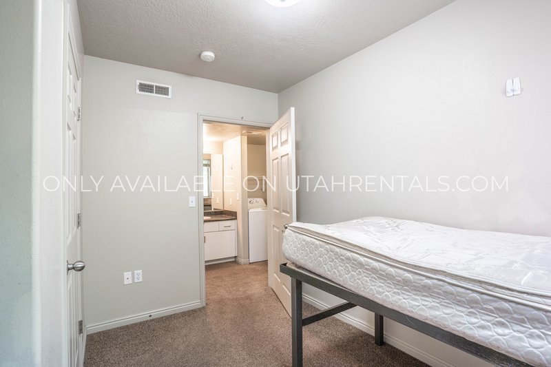 Private Room Available at Lanai property image