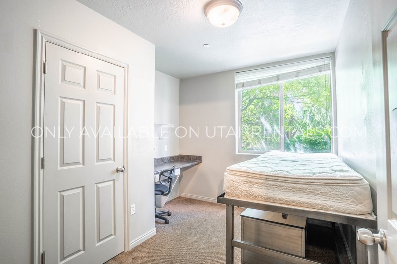 Private Room Available at Lanai property image