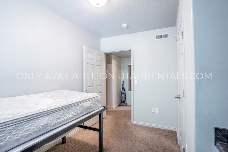 Private Room Available at Lanai property image