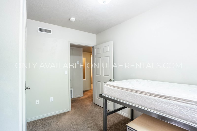 Private Room Available at Lanai property image