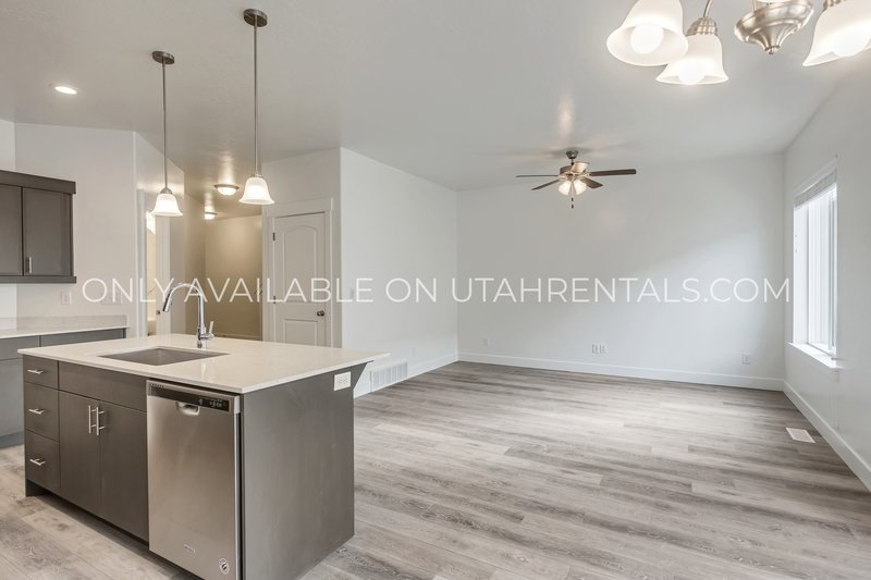 Beautiful, Spacious Lehi Townhome property image