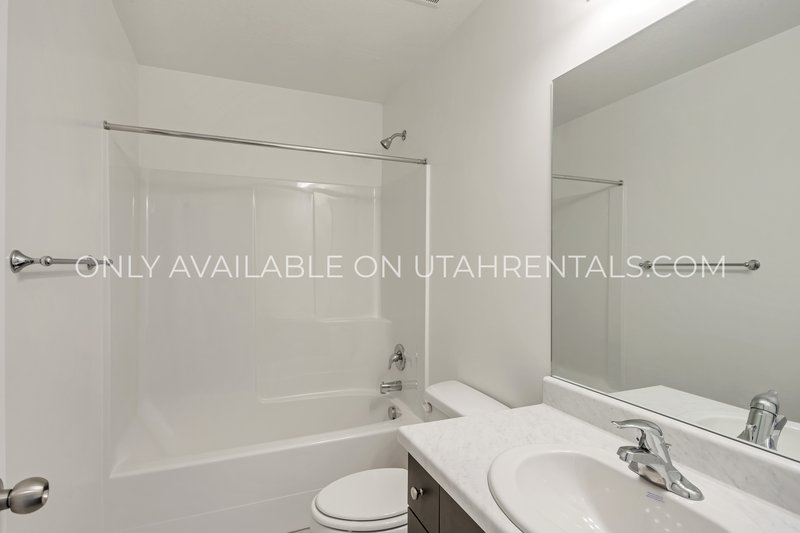 Beautiful, Spacious Lehi Townhome property image