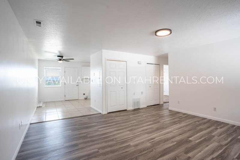 Spacious 3-Bedroom Apartment with Mountain Views and Backyard Oasis property image