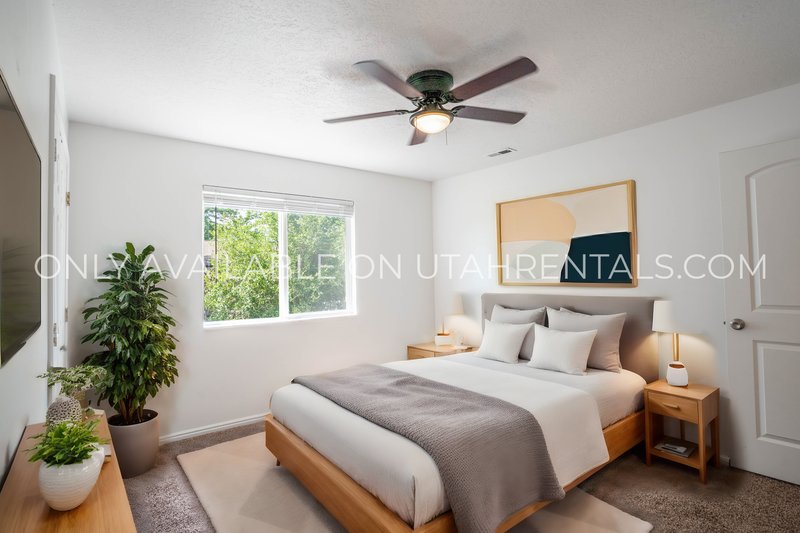 Spacious 3-Bedroom Apartment with Mountain Views and Backyard Oasis property image