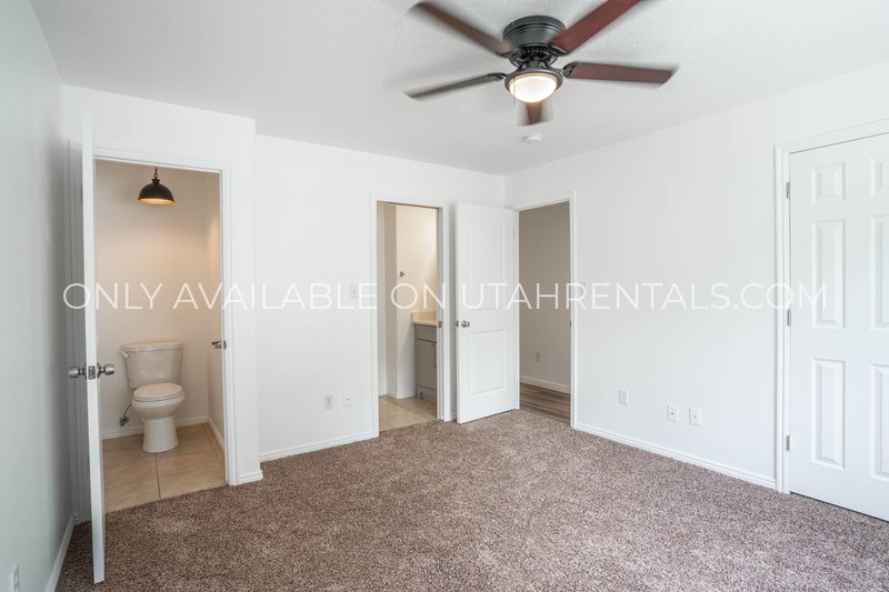 Spacious 3-Bedroom Apartment with Mountain Views and Backyard Oasis property image