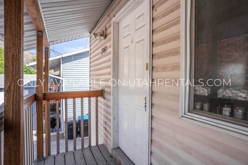 Spacious 3-Bedroom Apartment with Mountain Views and Backyard Oasis property image