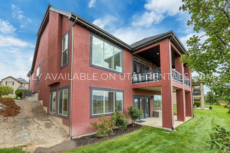 Gorgeous 4 Bedroom - Overlooking Thanksgiving Point Golf Course property image