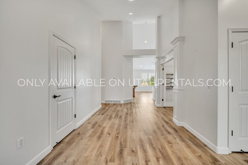 Gorgeous 4 Bedroom - Overlooking Thanksgiving Point Golf Course property image