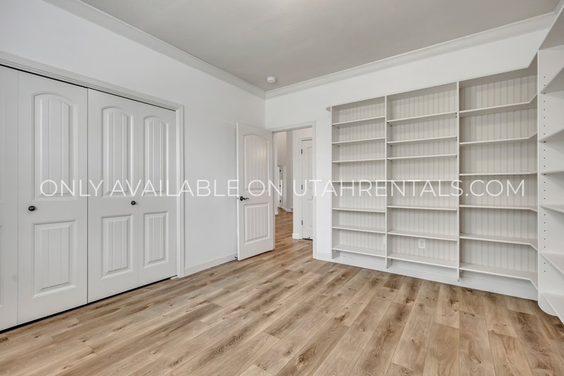 Gorgeous 4 Bedroom - Overlooking Thanksgiving Point Golf Course property image