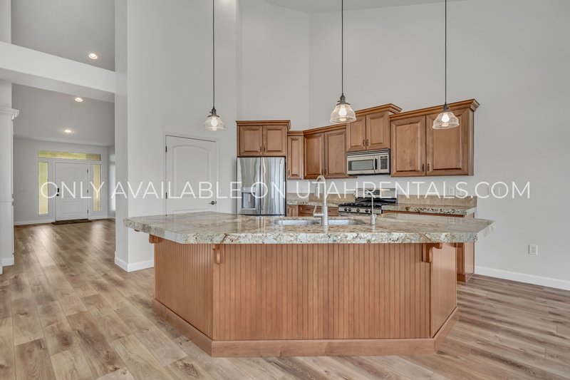 Gorgeous 4 Bedroom - Overlooking Thanksgiving Point Golf Course property image