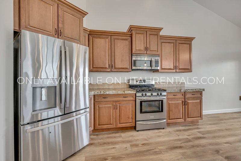 Gorgeous 4 Bedroom - Overlooking Thanksgiving Point Golf Course property image