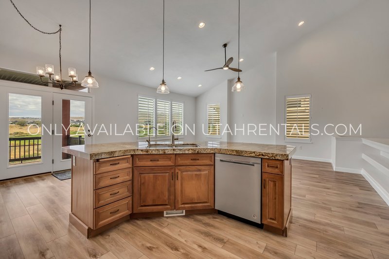 Gorgeous 4 Bedroom - Overlooking Thanksgiving Point Golf Course property image