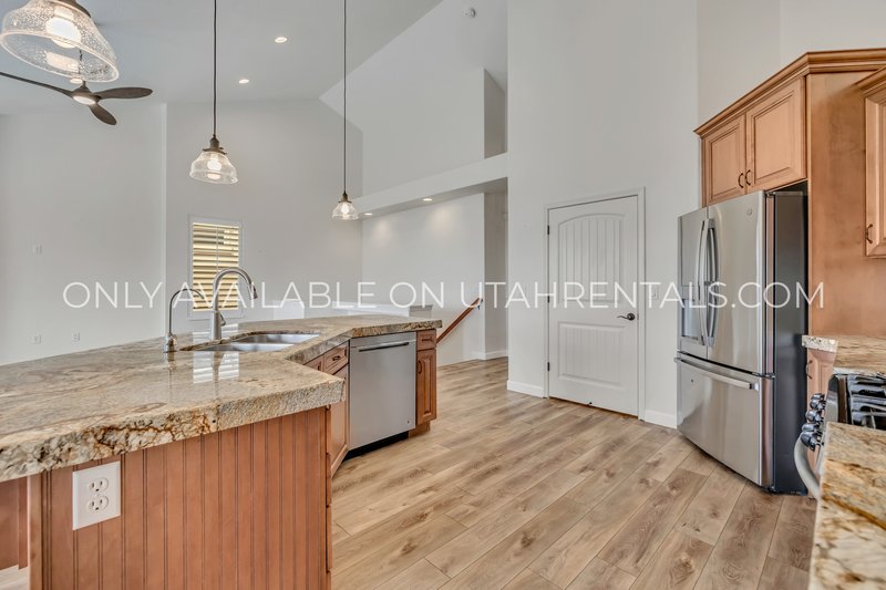 Gorgeous 4 Bedroom - Overlooking Thanksgiving Point Golf Course property image