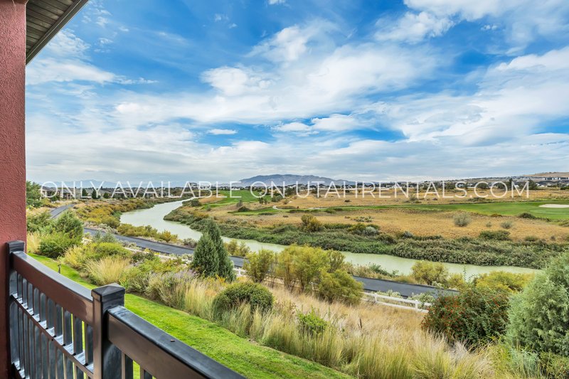 Gorgeous 4 Bedroom - Overlooking Thanksgiving Point Golf Course property image