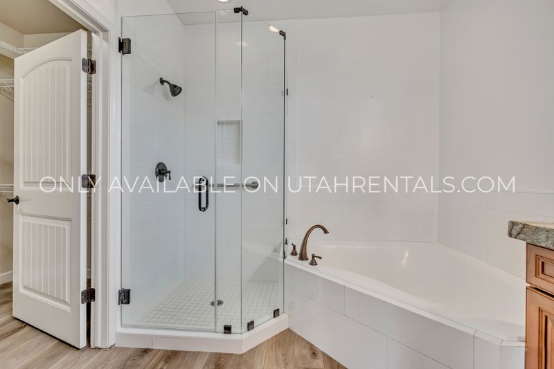 Gorgeous 4 Bedroom - Overlooking Thanksgiving Point Golf Course property image