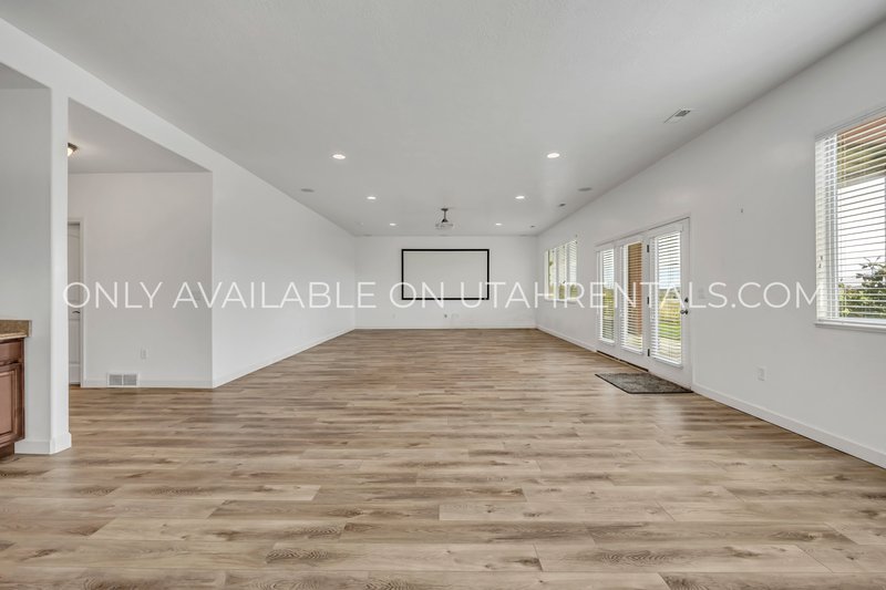 Gorgeous 4 Bedroom - Overlooking Thanksgiving Point Golf Course property image