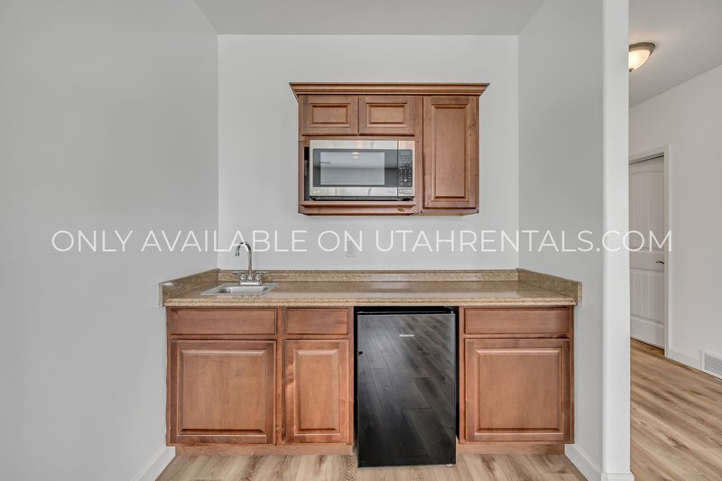 Gorgeous 4 Bedroom - Overlooking Thanksgiving Point Golf Course property image