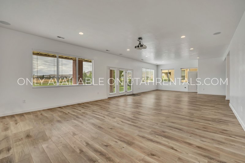 Gorgeous 4 Bedroom - Overlooking Thanksgiving Point Golf Course property image