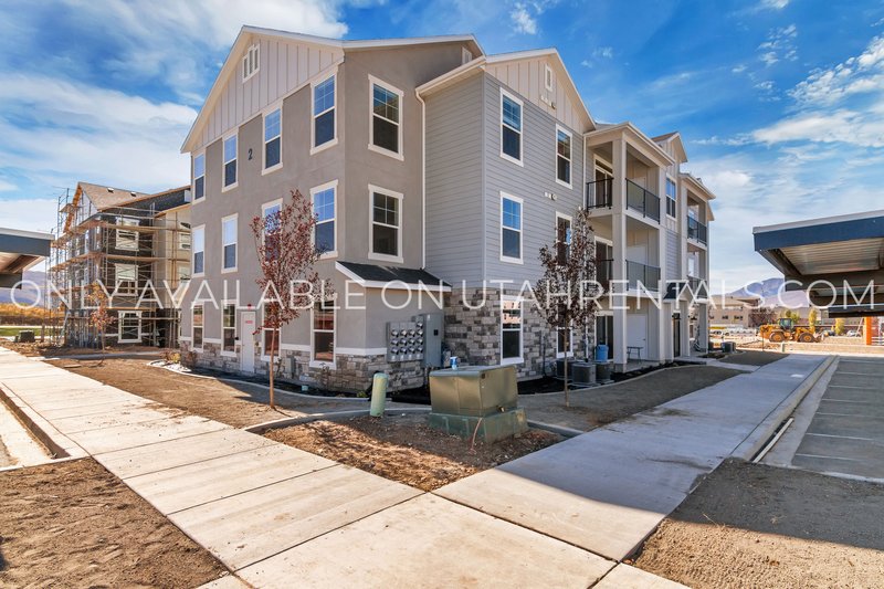 Heber Village on 12th Condo – 3bd, 2 ba property image