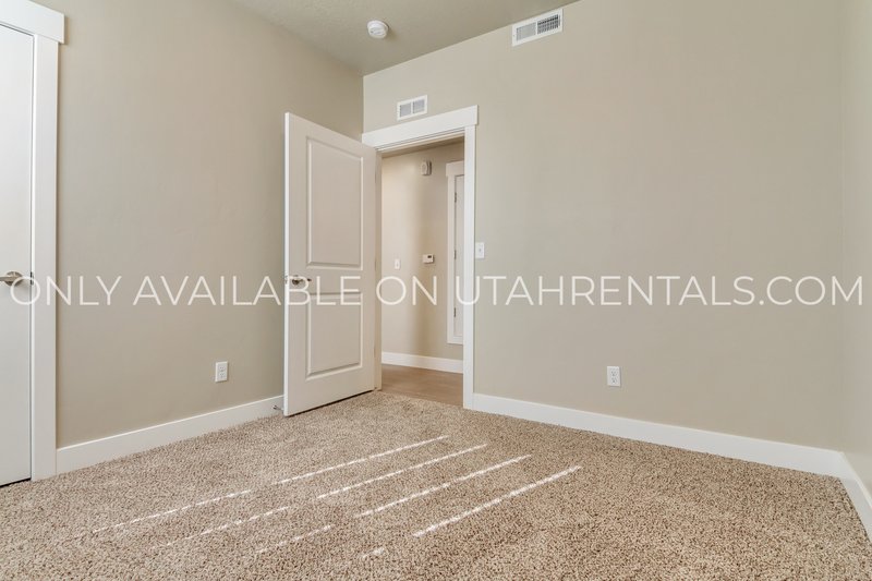 Heber Village on 12th Condo – 3bd, 2 ba property image