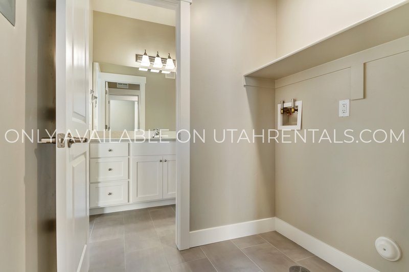 Heber Village on 12th Condo – 3bd, 2 ba property image