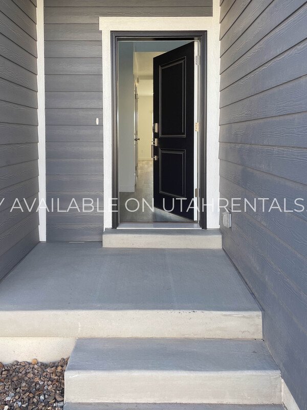 Price Lowered for Quick Move-In property image